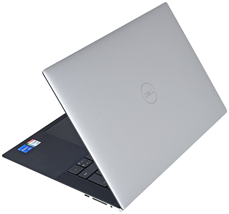 Een Dell XPS 15 laptop van de achterkant gezien